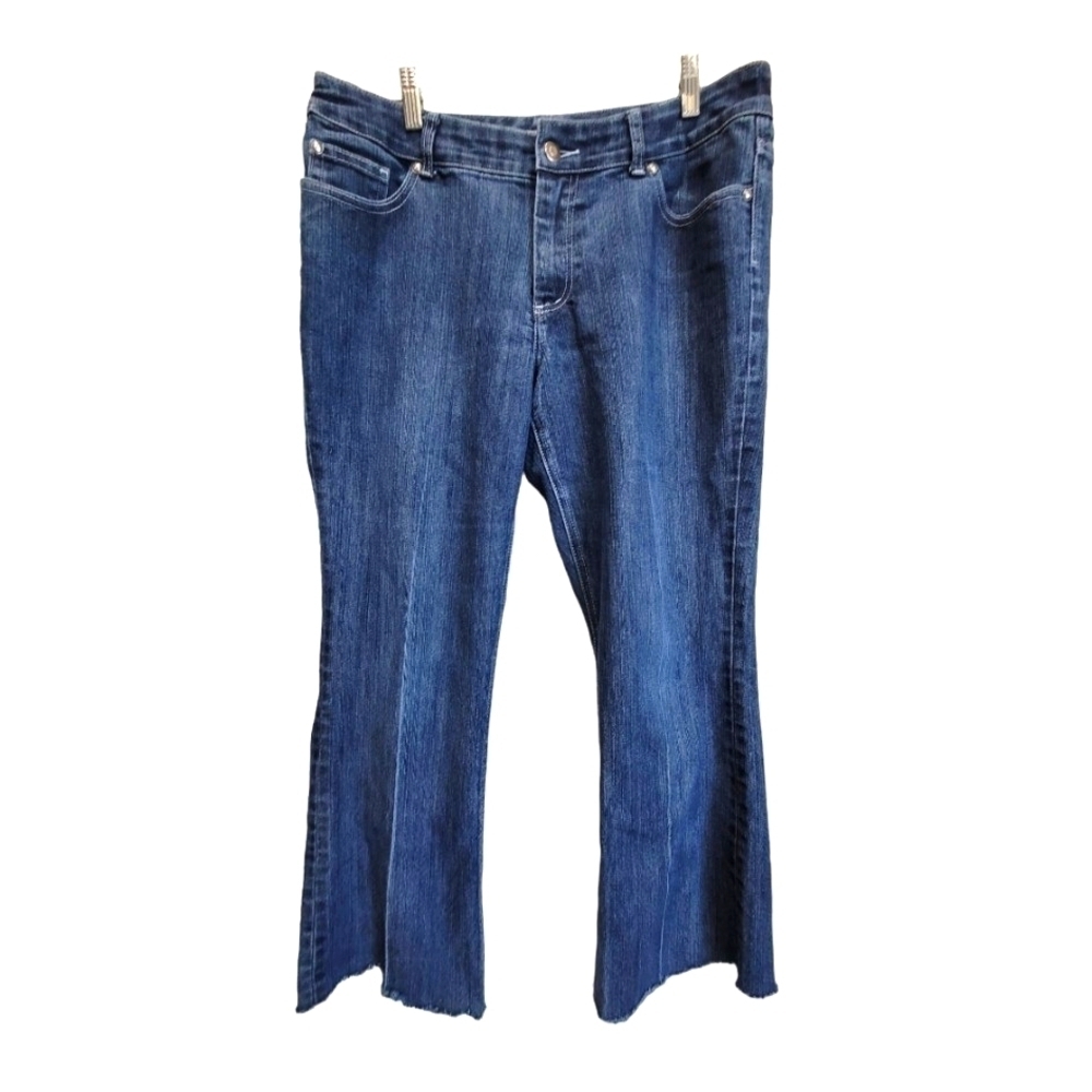 Chico's Platinum Size 2 / 12 Cropped Raw Hem with Embroidered Back Pockets